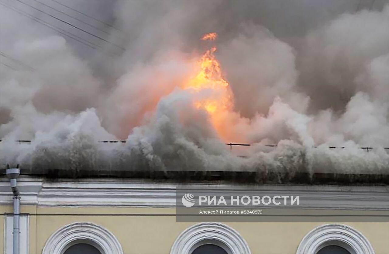 Пожар в здании военного госпиталя в Туле