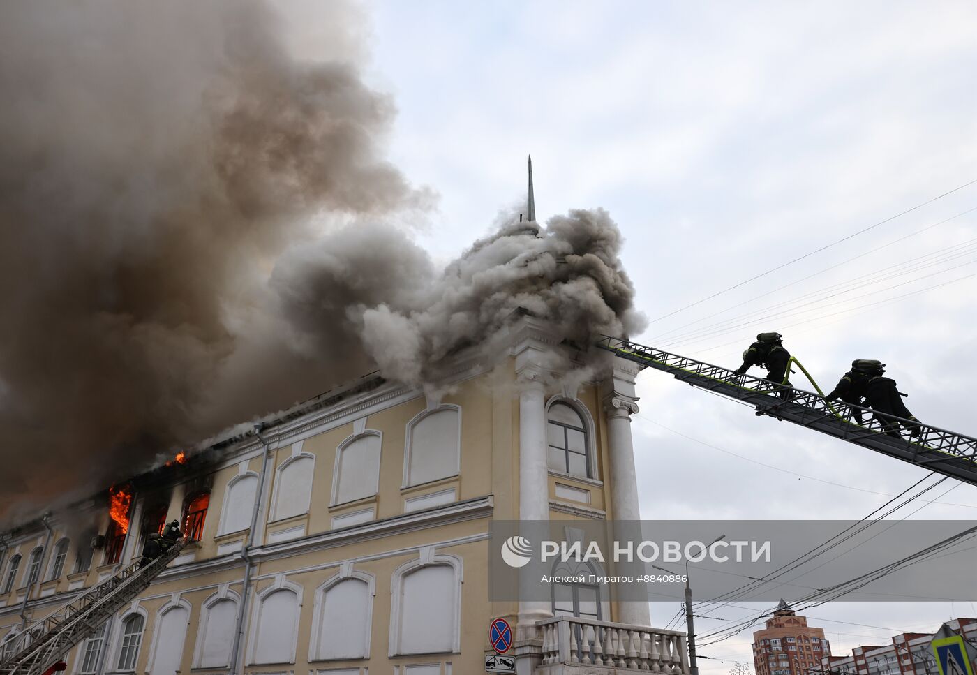 Пожар в здании военного госпиталя в Туле