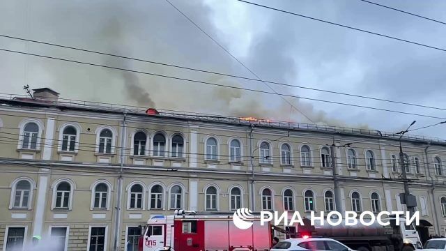 Работа МЧС на месте пожара в тульском госпитале