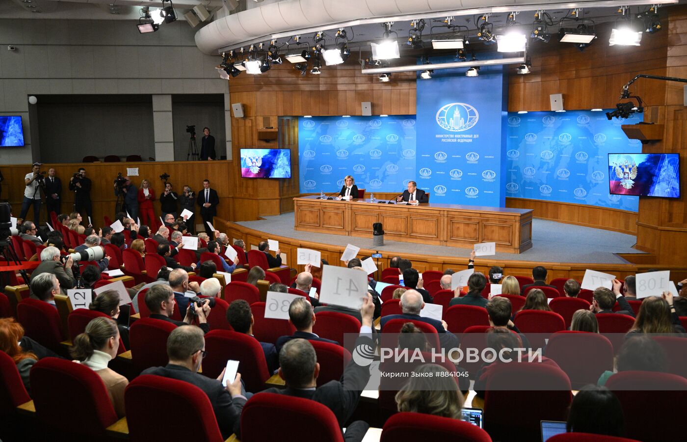 Пресс-конференция главы МИД РФ С. Лаврова