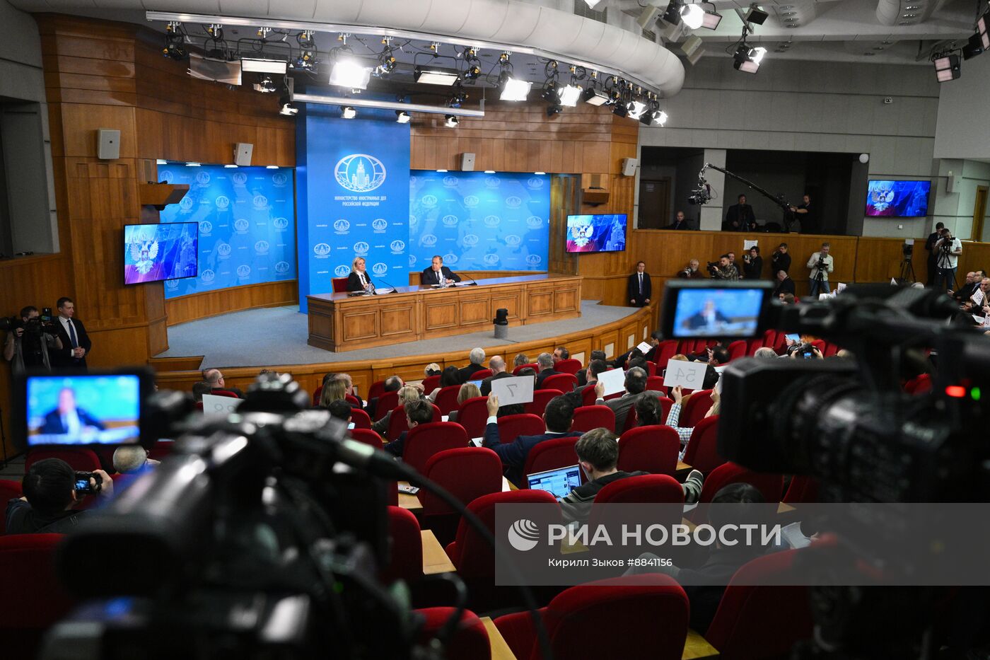 Пресс-конференция главы МИД РФ С. Лаврова