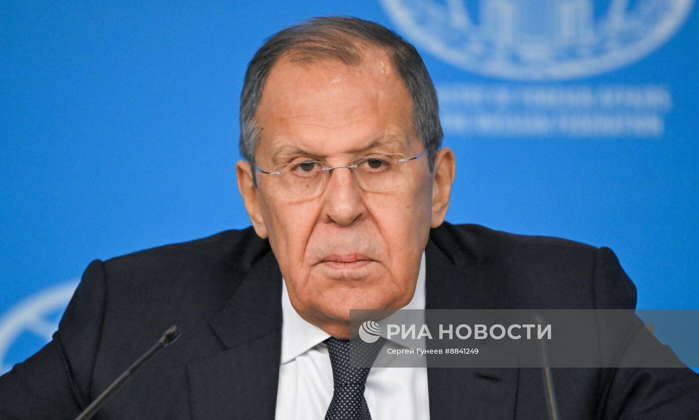 Пресс-конференция главы МИД РФ С. Лаврова