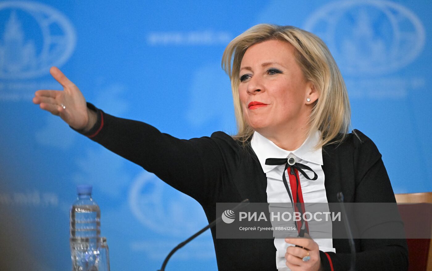 Пресс-конференция главы МИД РФ С. Лаврова