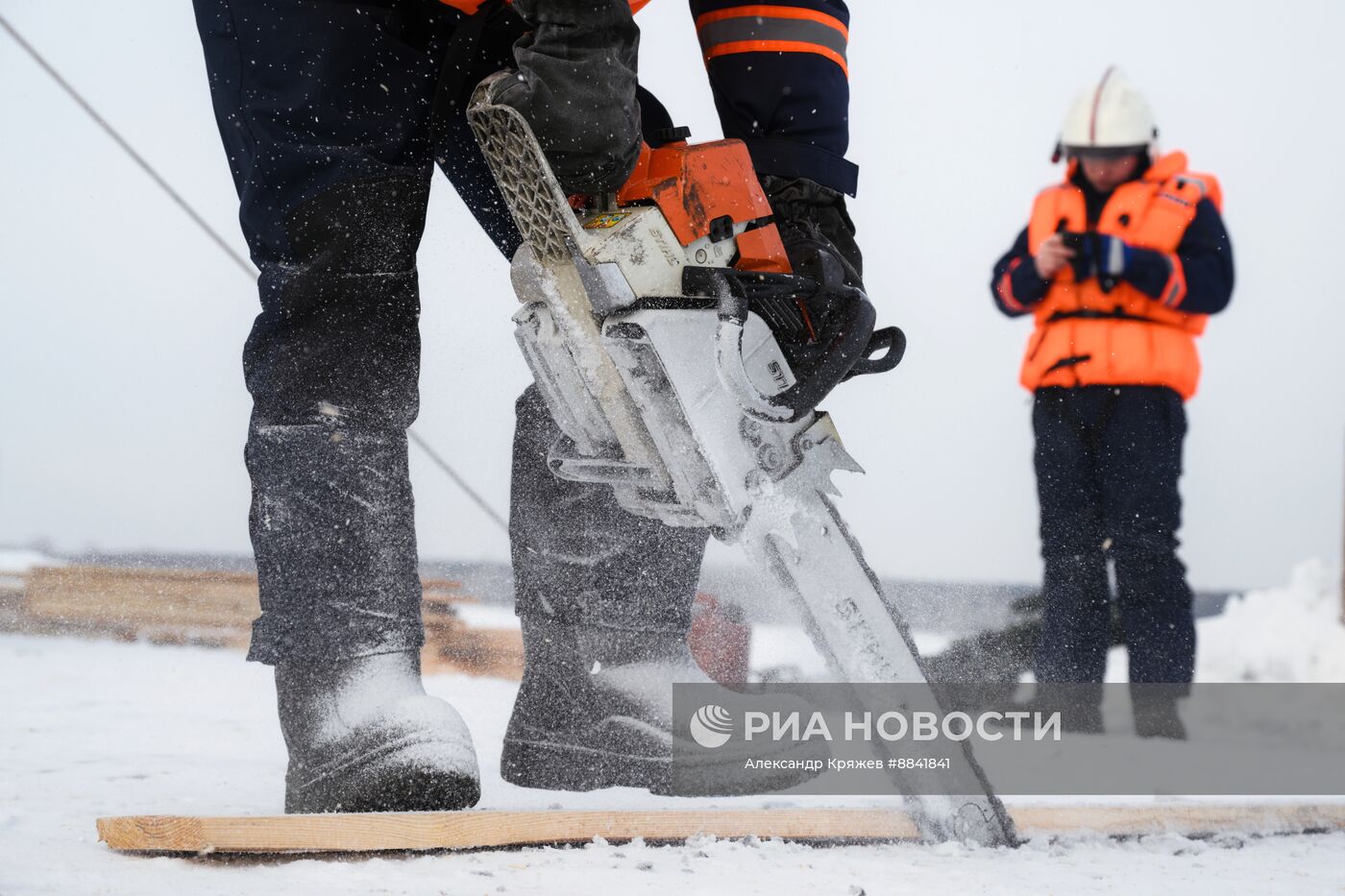 Подготовка купели в Новосибирске к Крещению