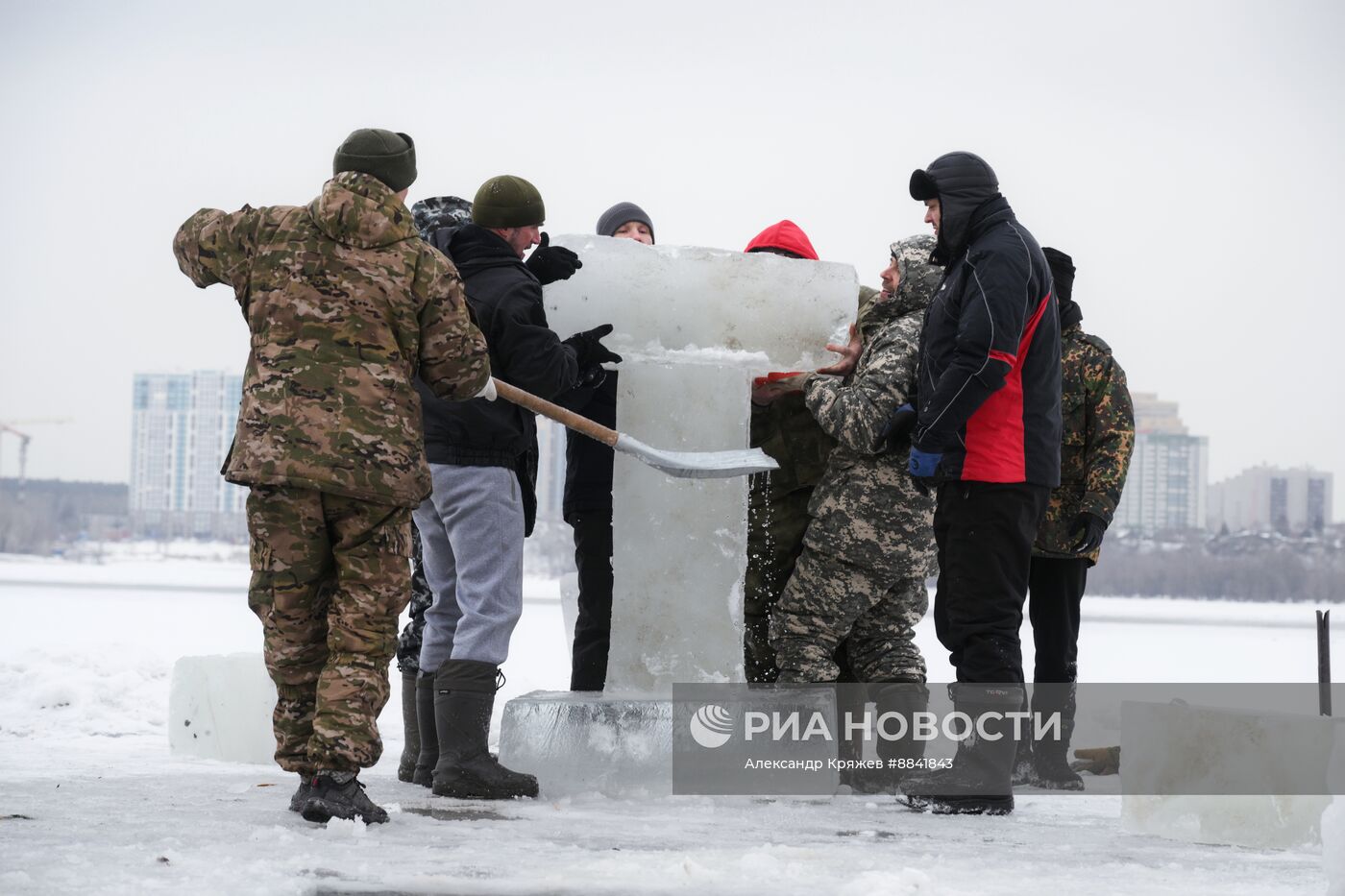 Подготовка купели в Новосибирске к Крещению