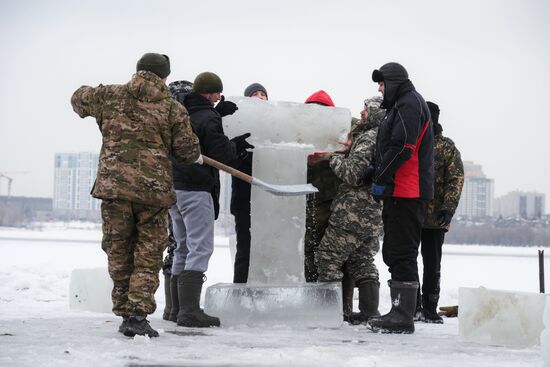 Подготовка купели в Новосибирске к Крещению