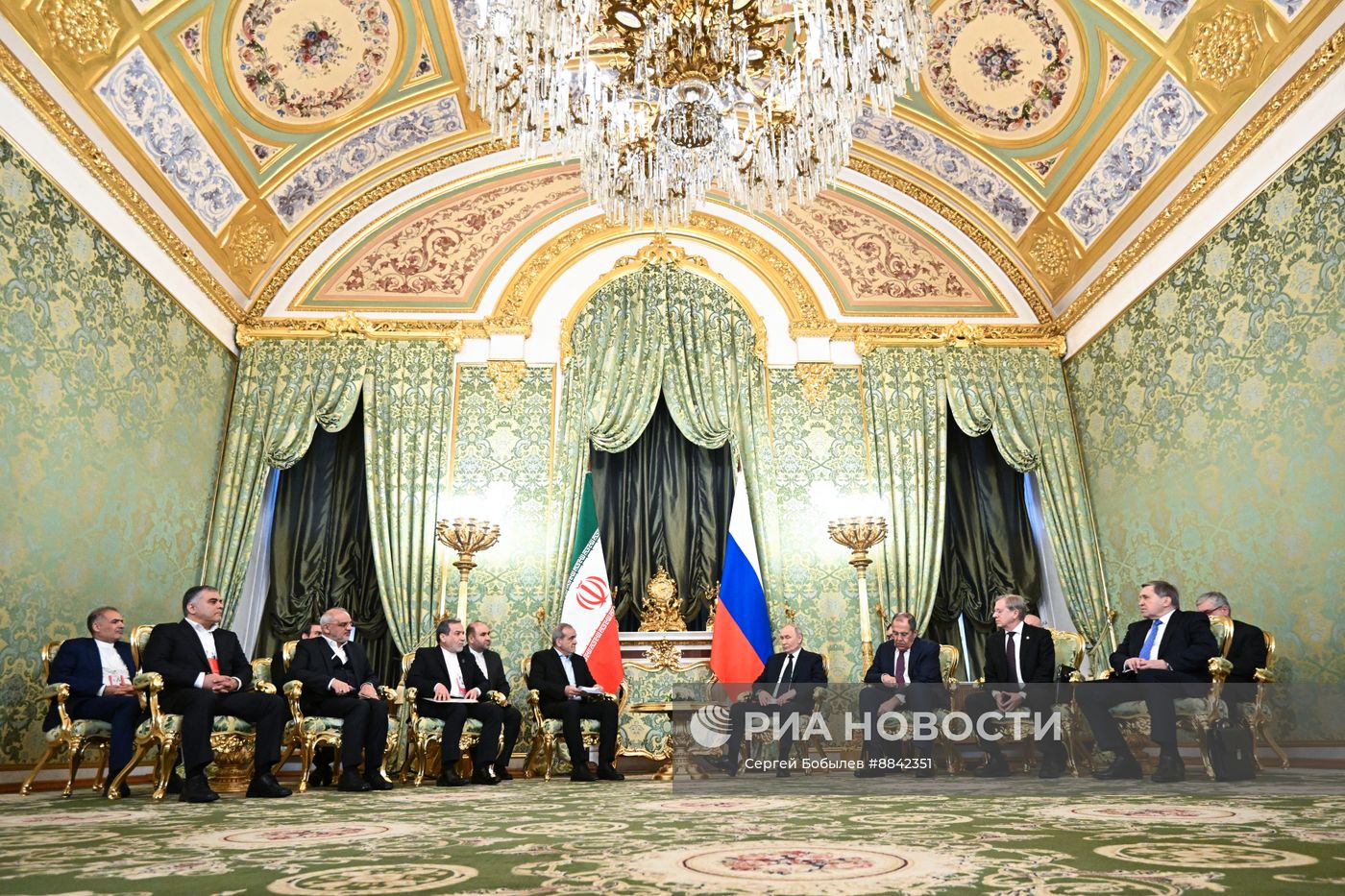 Президент Владимир Путин и президент Ирана Масуд Пезешкиан подписали договор о стратегическом партнерстве