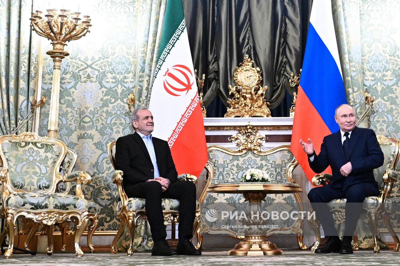 Президент Владимир Путин и президент Ирана Масуд Пезешкиан подписали договор о стратегическом партнерстве