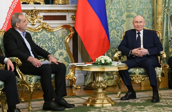 Президент Владимир Путин и президент Ирана Масуд Пезешкиан подписали договор о стратегическом партнерстве