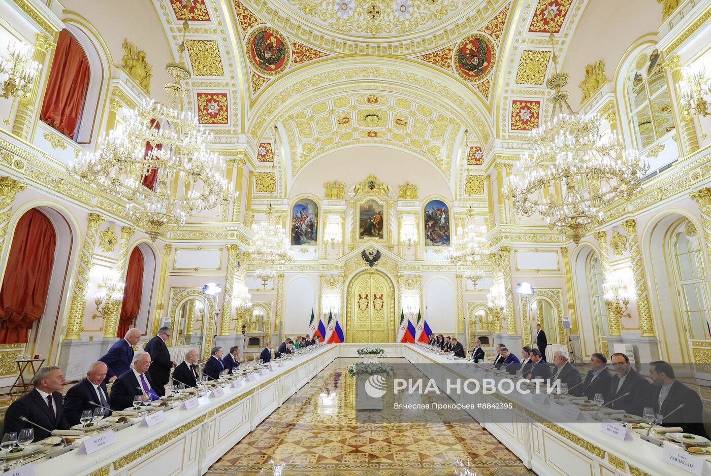 Президент Владимир Путин и президент Ирана Масуд Пезешкиан подписали договор о стратегическом партнерстве