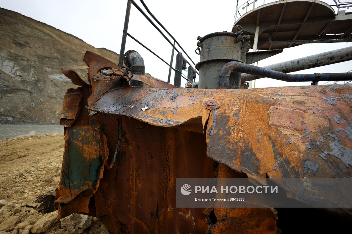 Откачка мазута из танкера " Волгонефть-239"