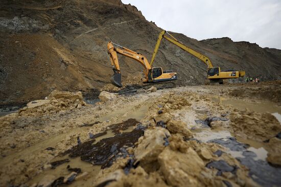 Откачка мазута из танкера " Волгонефть-239"