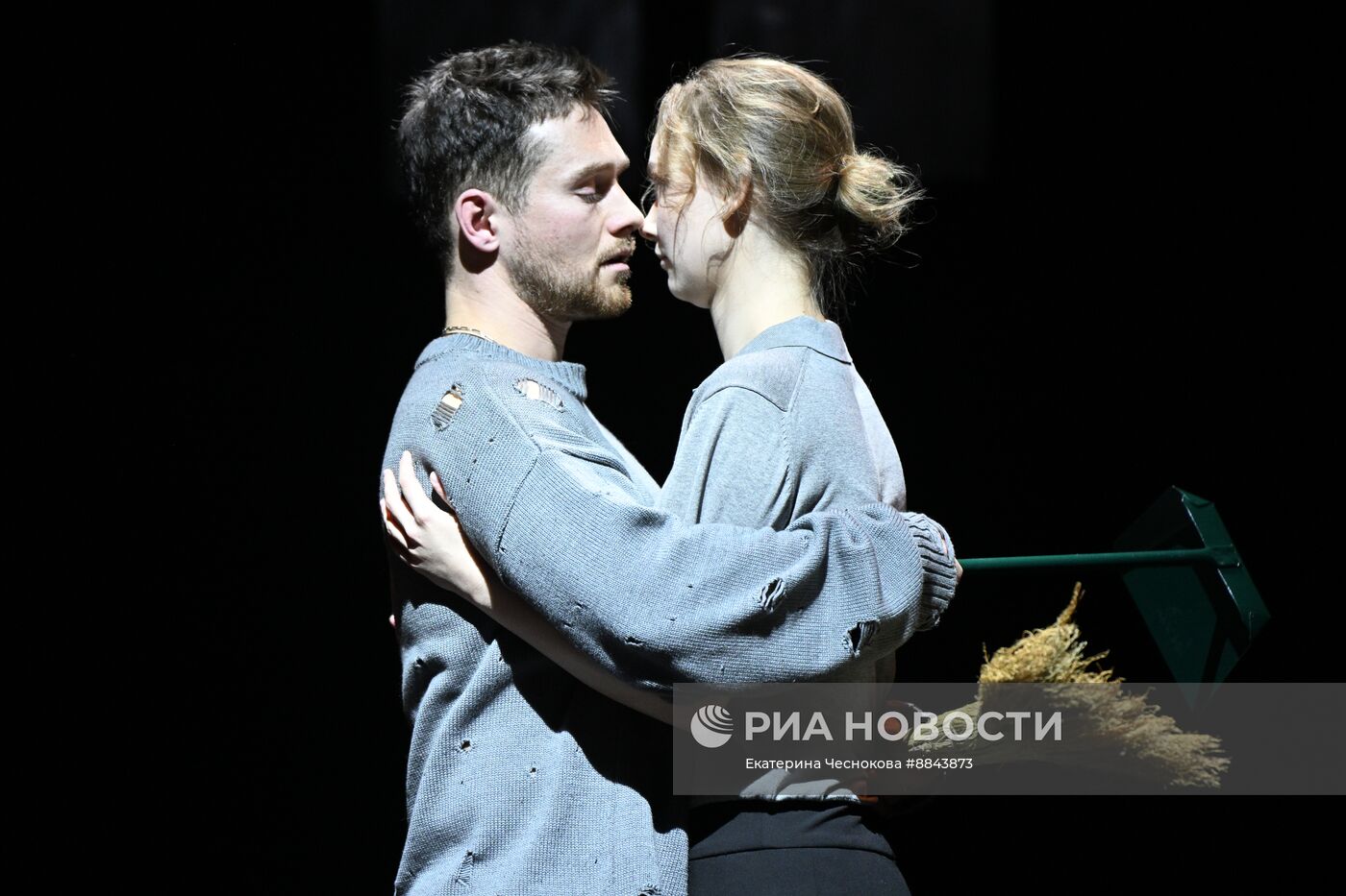 Спектакль "Старший сын" в театре Гоголя