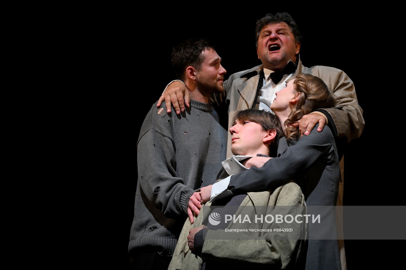 Спектакль "Старший сын" в театре Гоголя