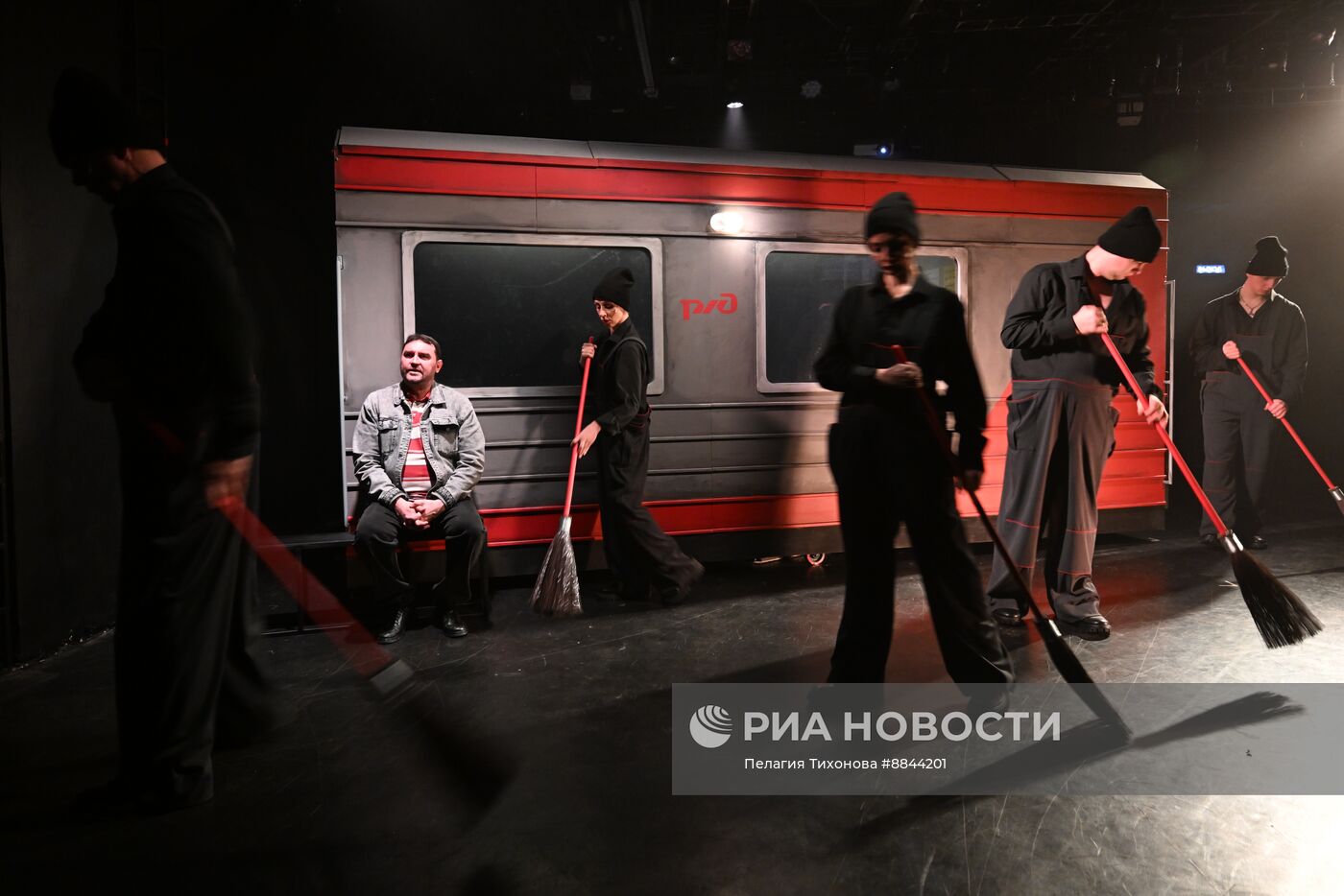 Спектакль "Пустые поезда" в РАМТ