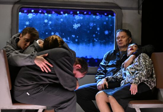 Спектакль "Пустые поезда" в РАМТ