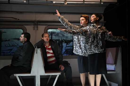 Спектакль "Пустые поезда" в РАМТ