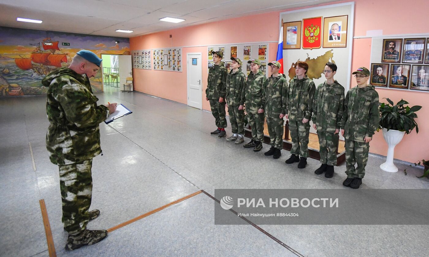 Начальная военная подготовка в школе Красноярского края
