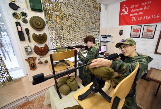 Начальная военная подготовка в школе Красноярского края