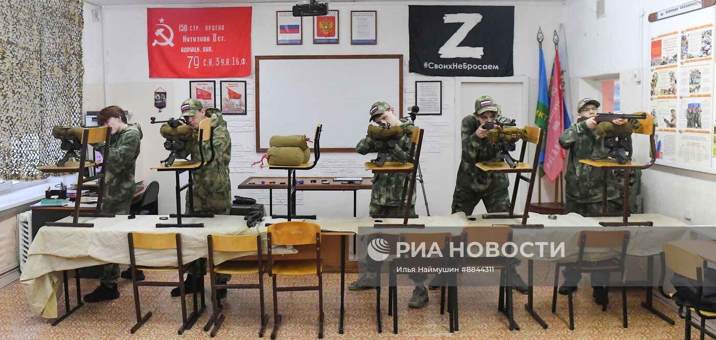 Начальная военная подготовка в школе Красноярского края