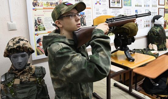 Начальная военная подготовка в школе Красноярского края