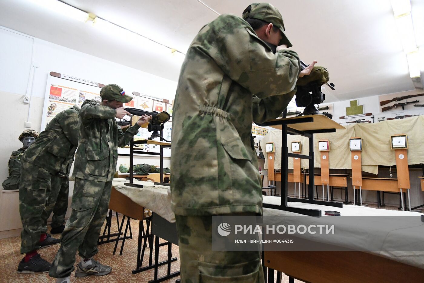 Начальная военная подготовка в школе Красноярского края