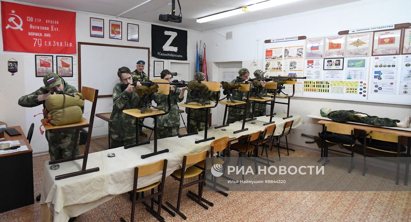 Начальная военная подготовка в школе Красноярского края