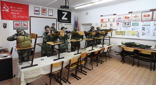 Начальная военная подготовка в школе Красноярского края