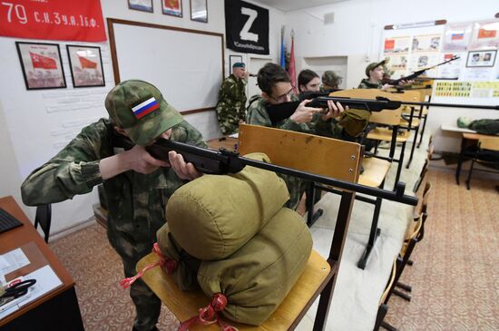 Начальная военная подготовка в школе Красноярского края