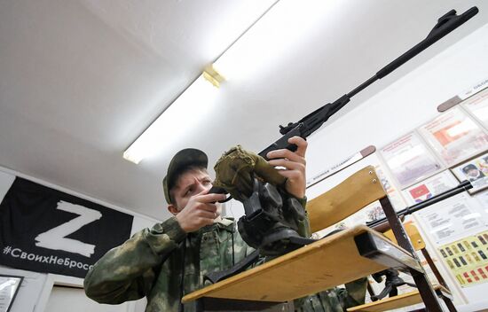 Начальная военная подготовка в школе Красноярского края