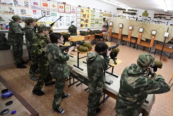 Начальная военная подготовка в школе Красноярского края