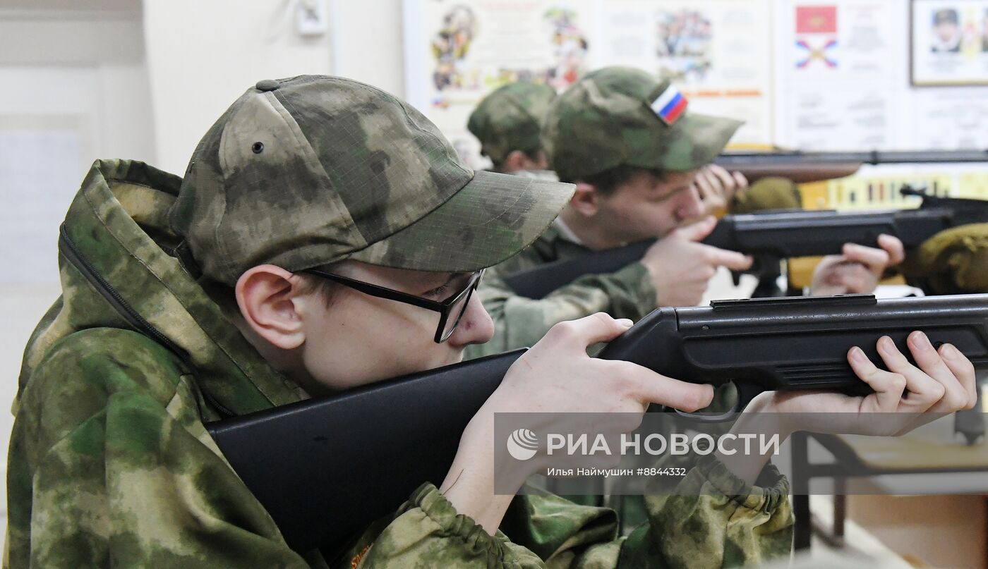 Начальная военная подготовка в школе Красноярского края