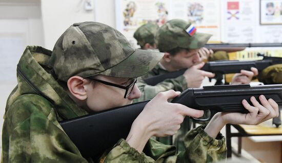 Начальная военная подготовка в школе Красноярского края