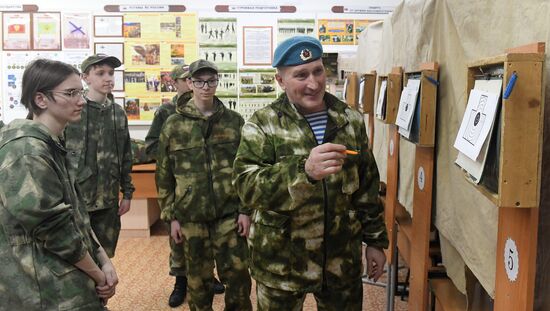 Начальная военная подготовка в школе Красноярского края