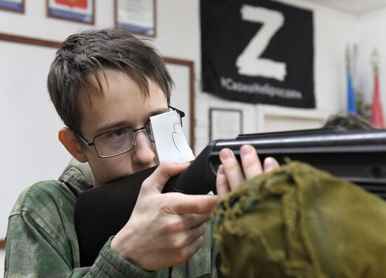 Начальная военная подготовка в школе Красноярского края