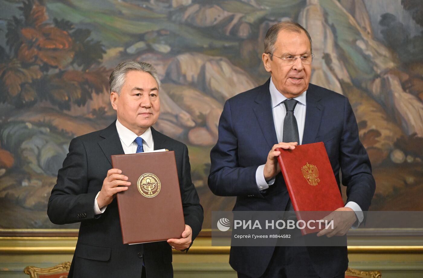 Встреча глав МИД РФ и Киргизии С. Лаврова и Ж. Кулубаева