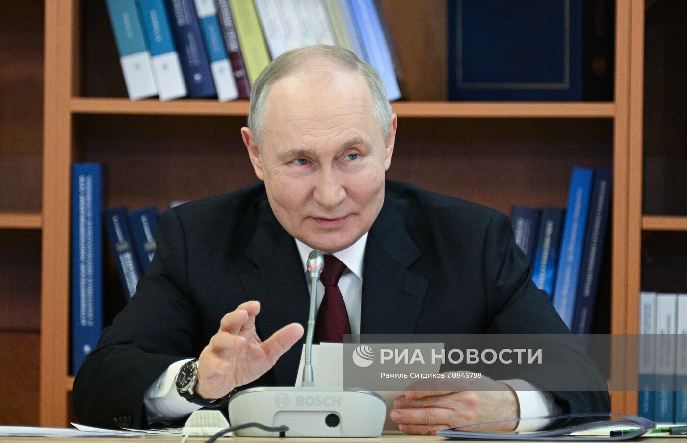 Президент Владимир Путин провел заседание попечительского совета в МГУ