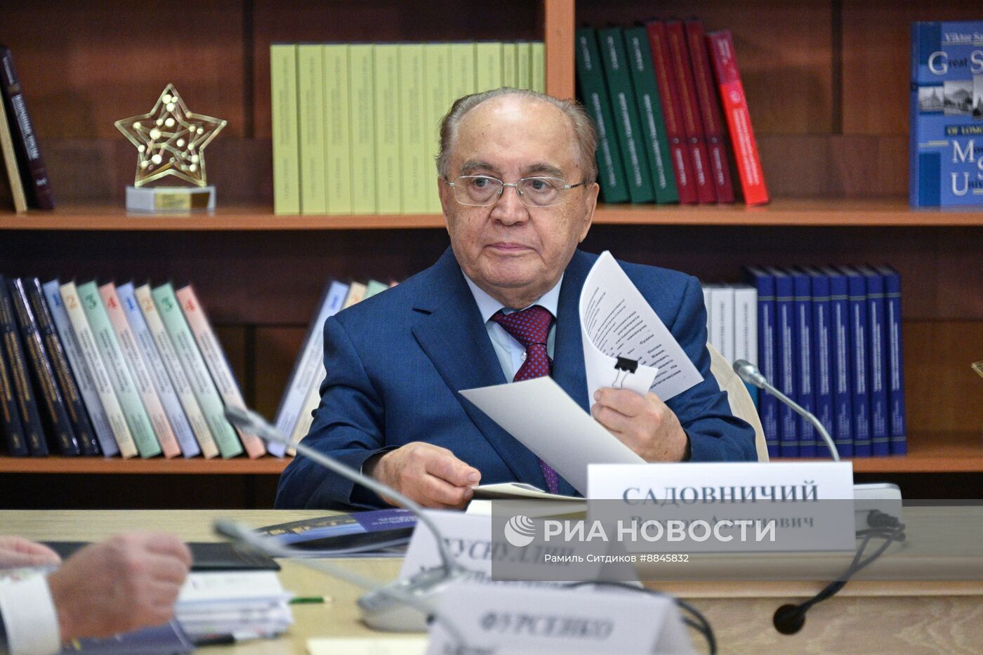 Президент Владимир Путин провел заседание попечительского совета в МГУ