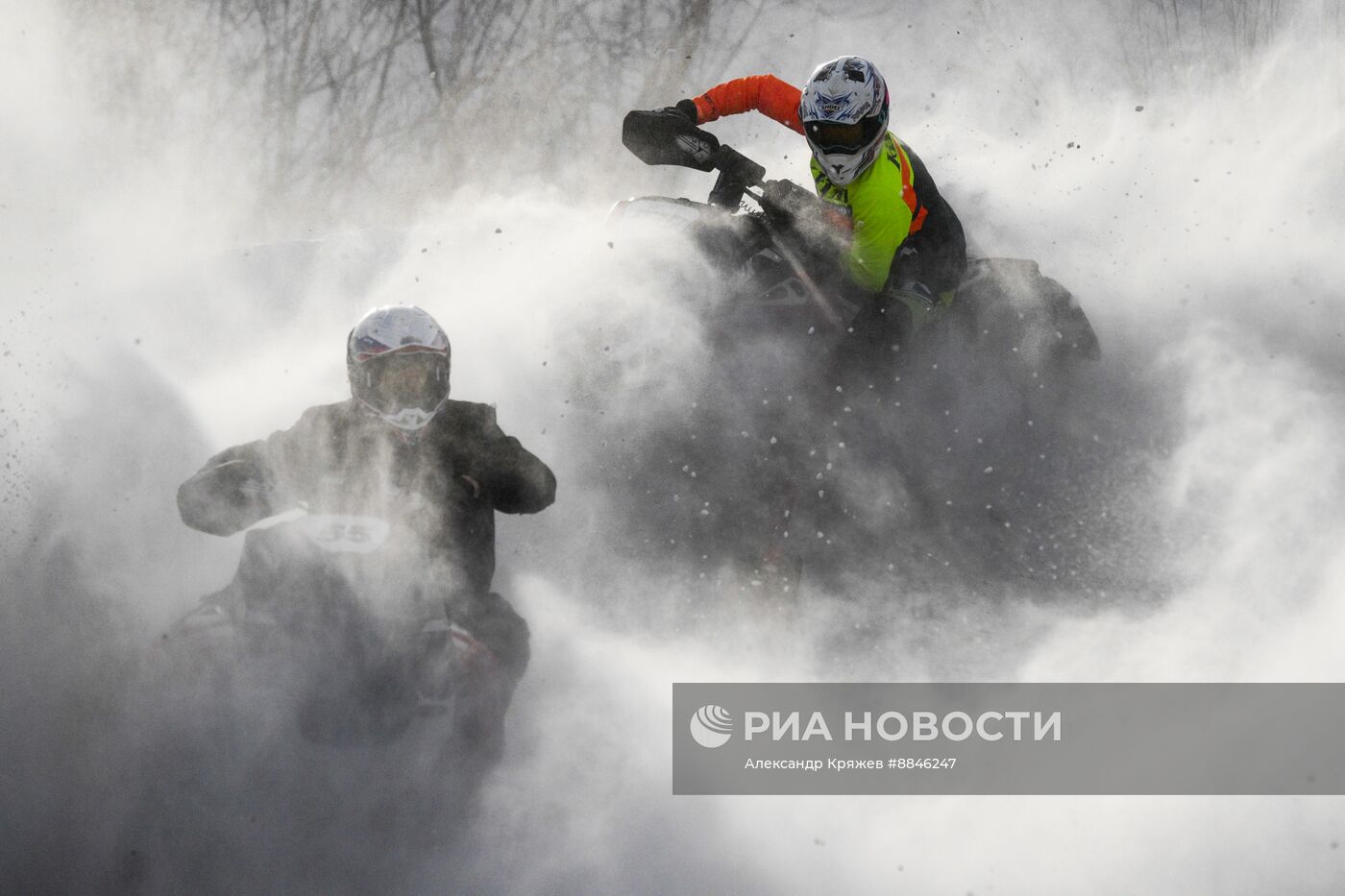 Соревнования по кроссу на снегоходах