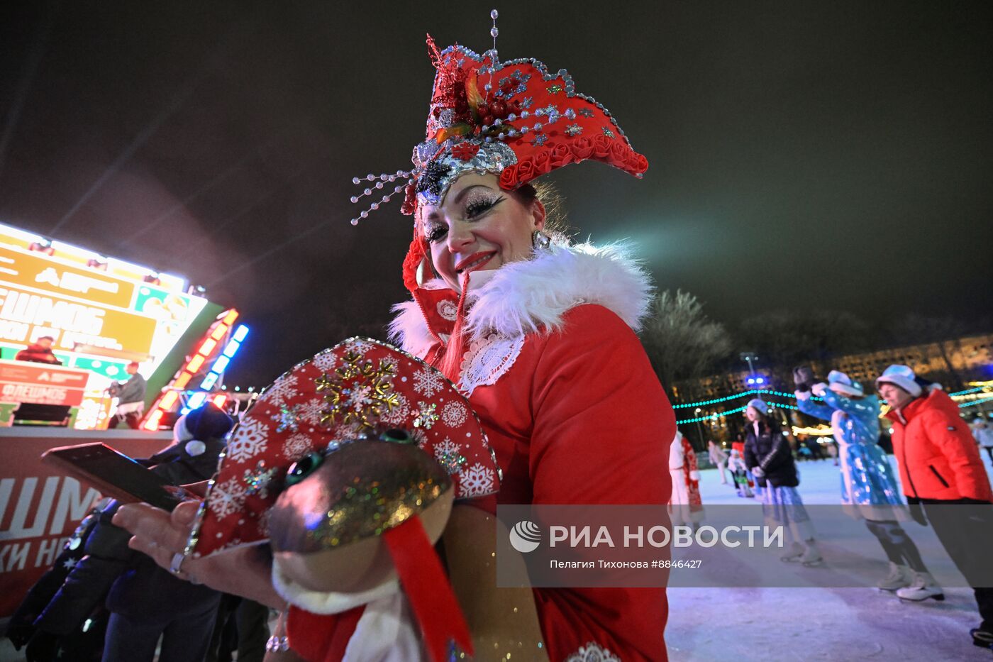 Флешмоб "Снегурочки на катке"