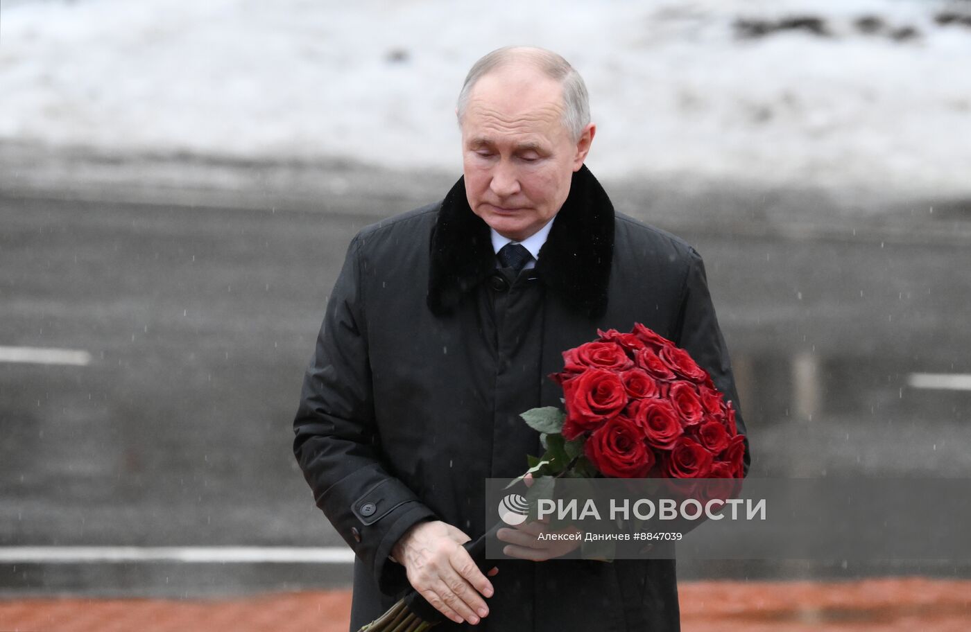 Президент Владимир Путин принял участие в мероприятиях в честь 81-й годовщины освобождения Ленинграда от фашистской блокады