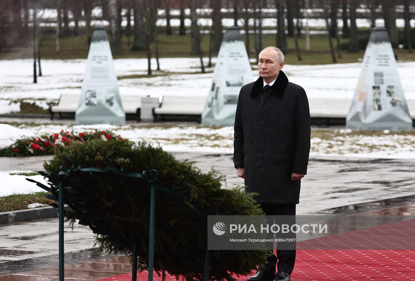 Президент Владимир Путин принял участие в мероприятиях в честь 81-й годовщины освобождения Ленинграда от фашистской блокады