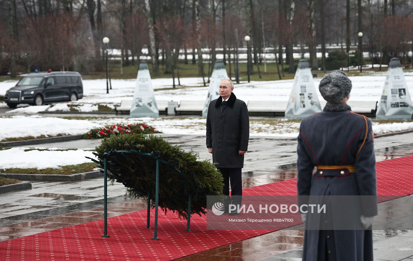 Президент Владимир Путин принял участие в мероприятиях в честь 81-й годовщины освобождения Ленинграда от фашистской блокады