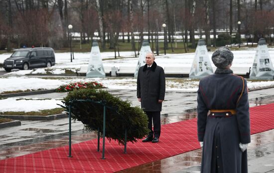 Президент Владимир Путин принял участие в мероприятиях в честь 81-й годовщины освобождения Ленинграда от фашистской блокады