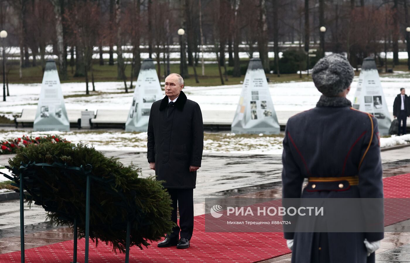 Президент Владимир Путин принял участие в мероприятиях в честь 81-й годовщины освобождения Ленинграда от фашистской блокады