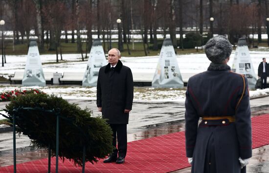 Президент Владимир Путин принял участие в мероприятиях в честь 81-й годовщины освобождения Ленинграда от фашистской блокады