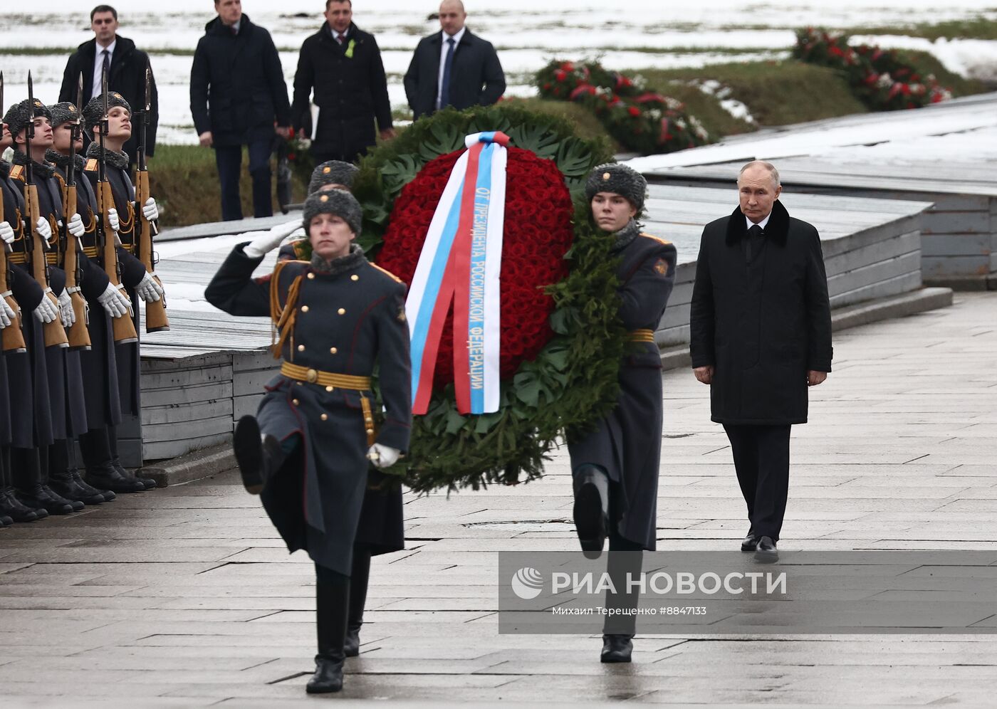 Президент Владимир Путин принял участие в мероприятиях в честь 81-й годовщины освобождения Ленинграда от фашистской блокады