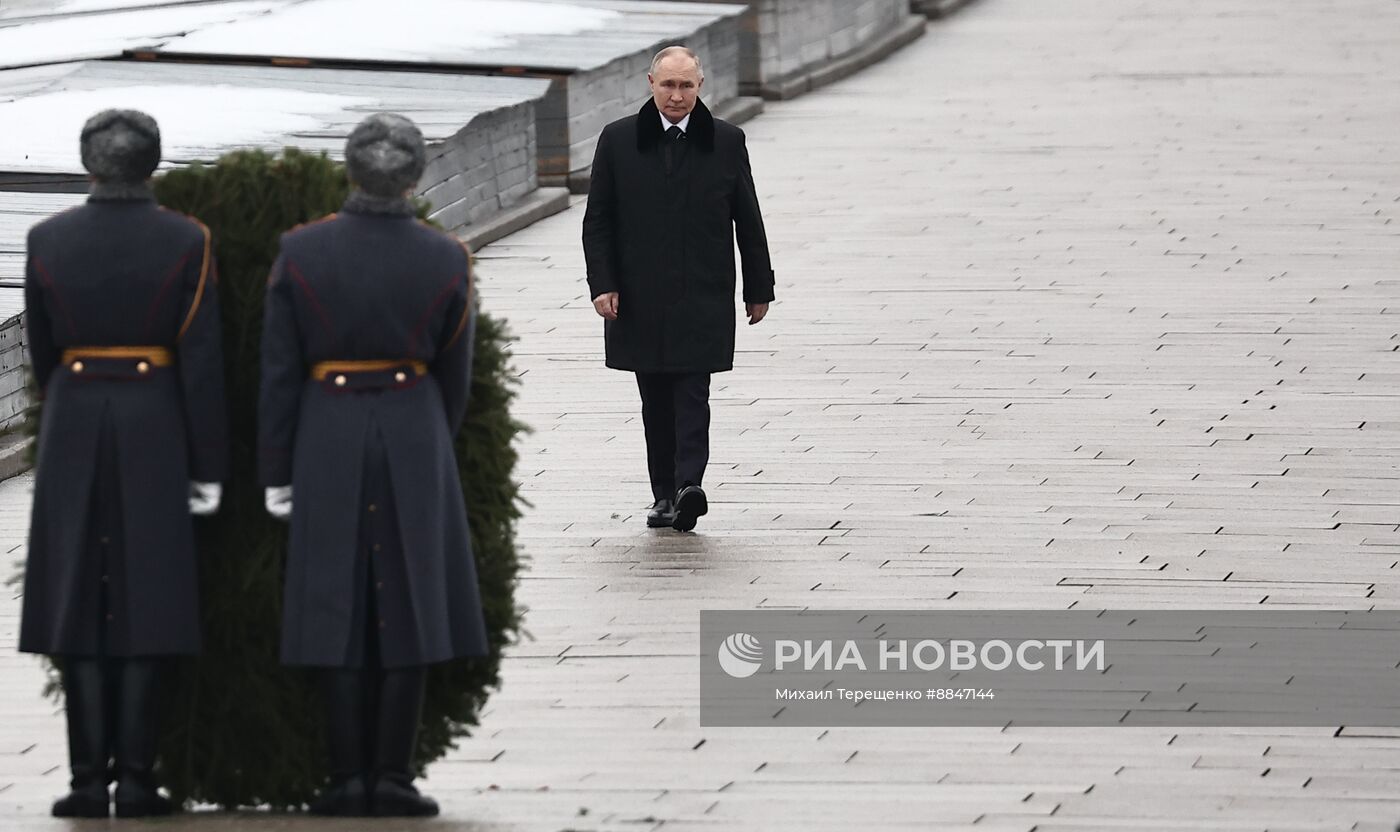 Президент Владимир Путин принял участие в мероприятиях в честь 81-й годовщины освобождения Ленинграда от фашистской блокады