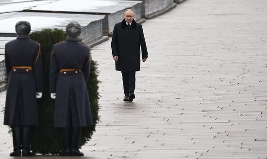 Президент Владимир Путин принял участие в мероприятиях в честь 81-й годовщины освобождения Ленинграда от фашистской блокады