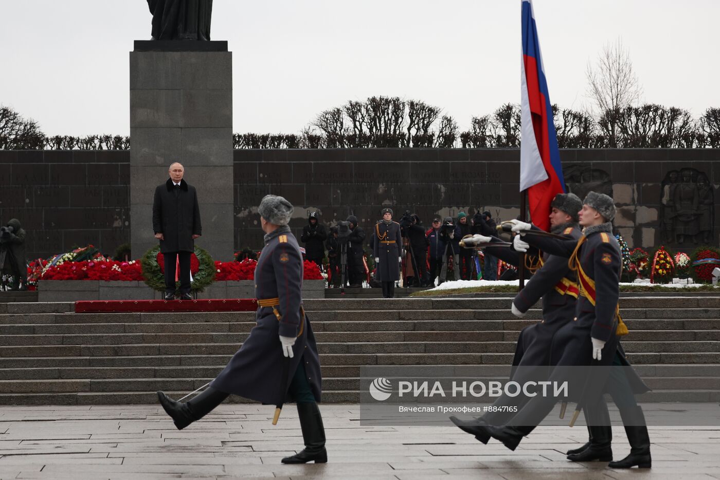 Президент Владимир Путин принял участие в мероприятиях в честь 81-й годовщины освобождения Ленинграда от фашистской блокады